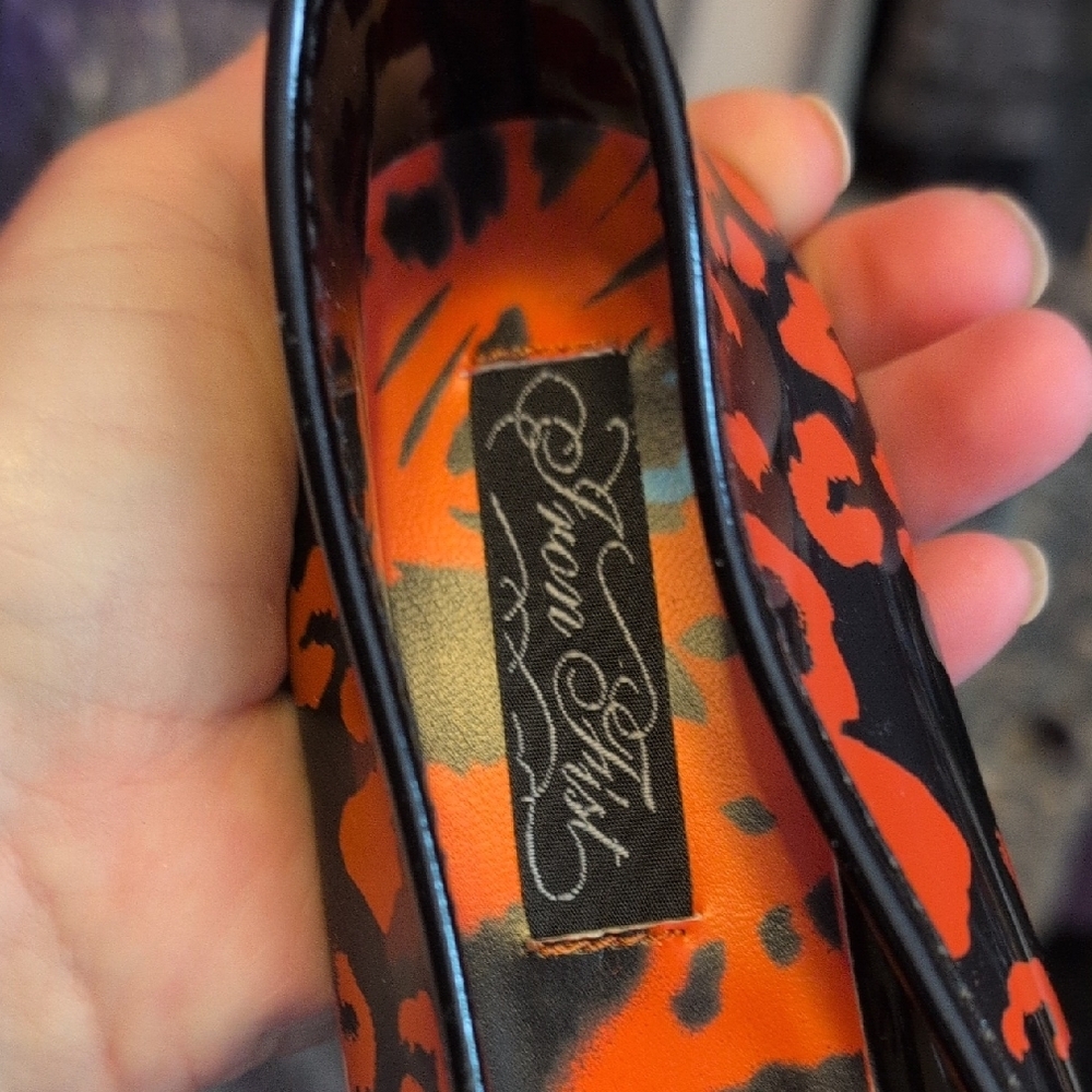 Iron Fist Black and Red/Orange Pattern Flat JELLYS - Picture 4 of 5
